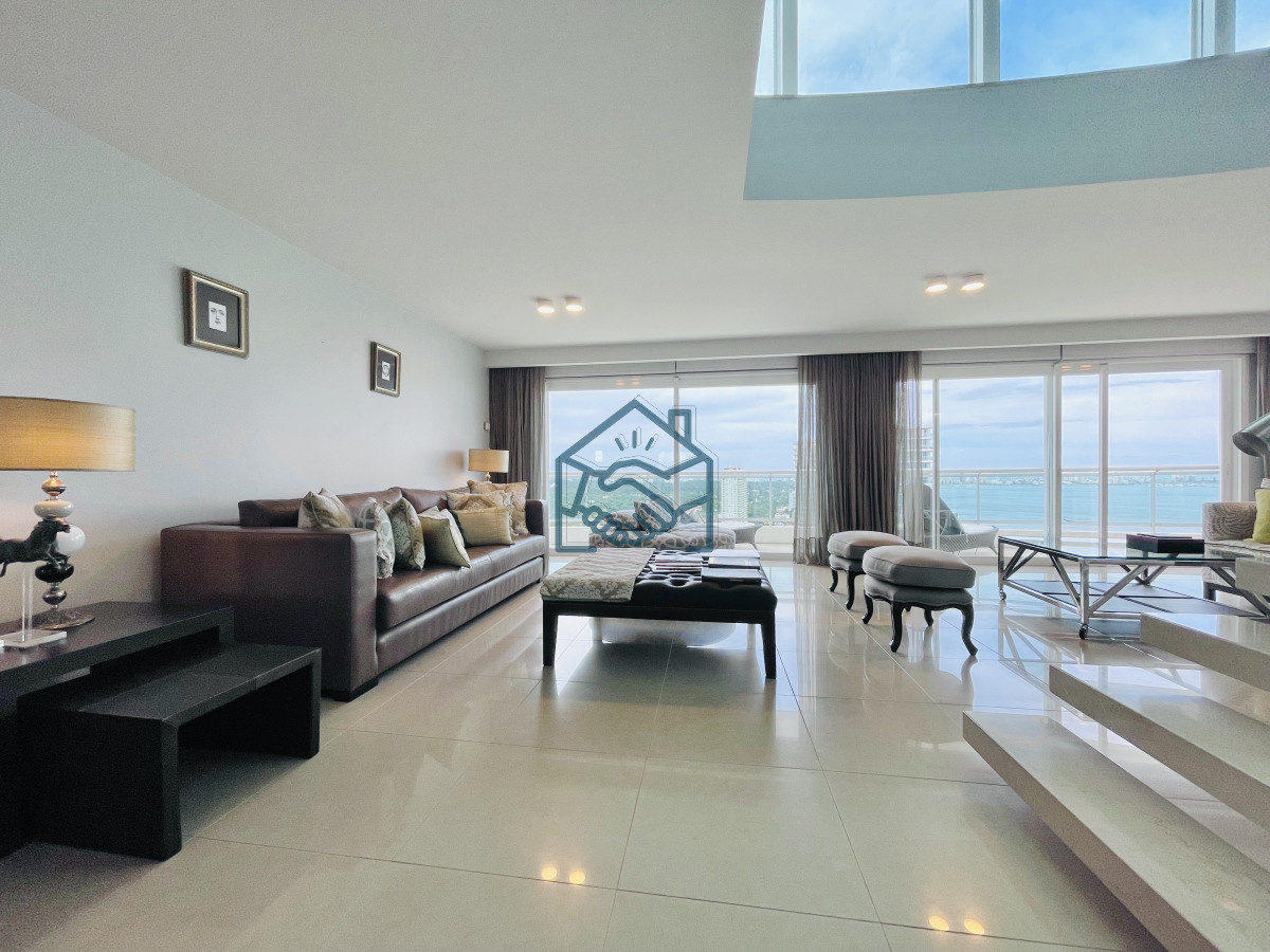 Apartamento ID.1121/Lujoso-Penthouse-de-4-Dormitorios-con-Vista-al-Mar-sobre-Playa-Mansa,-Punta-del-Este - Lujoso Penthouse de 4 Dormitorios con Vista al Mar sobre Playa Mansa, Punta del Este