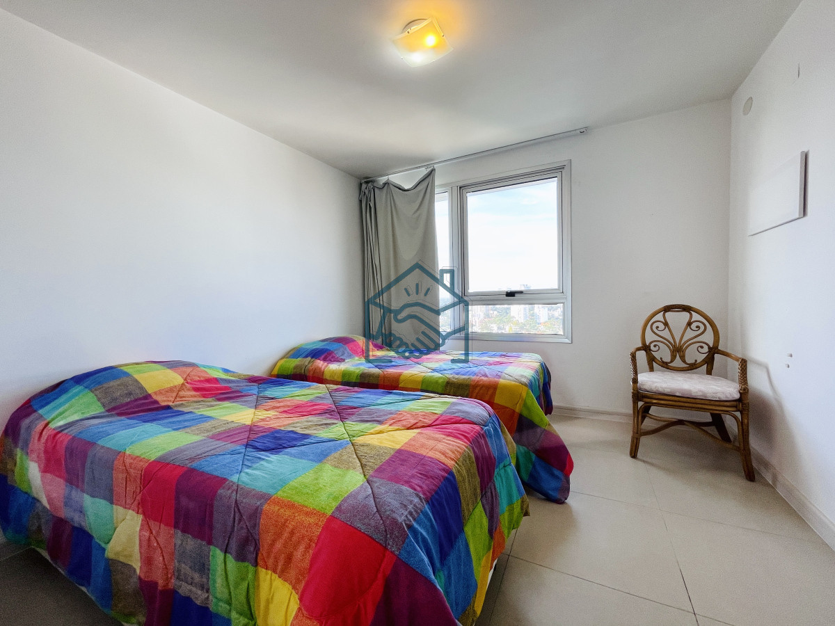Apartamento ID.1442/Apartamento-de-2-Dormitorios,-Vista-al-Mar-y-Parrillero-en-Playa-Mansa,-Venta - Apartamento de 2 Dormitorios, Vista al Mar y Parrillero en Playa Mansa, Venta