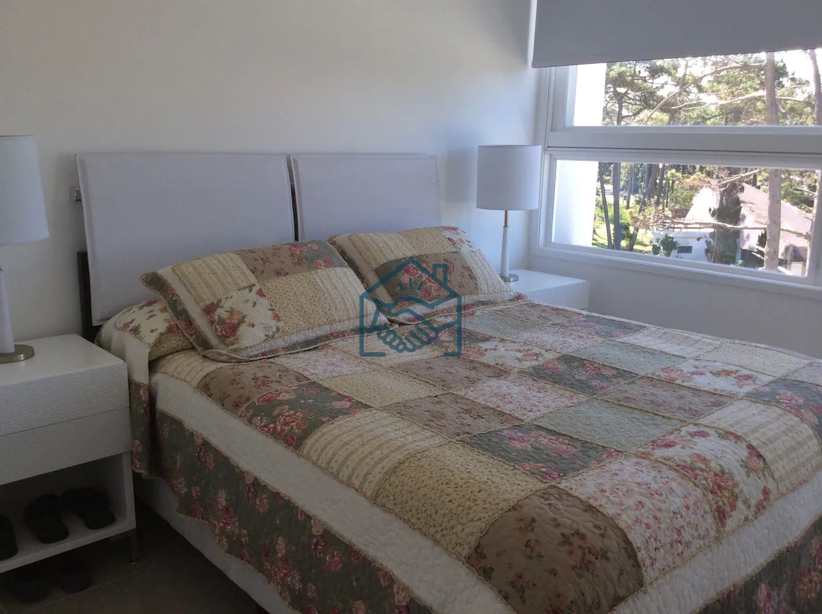 Apartamento ID.489/Venta-y-alquiler-de-moderno-departamento-de-tres-dormitorios-más-dependencia-a-pasos-de-Playa-Brava - Venta y alquiler de moderno departamento de tres dormitorios más dependencia a pasos de Playa Brava