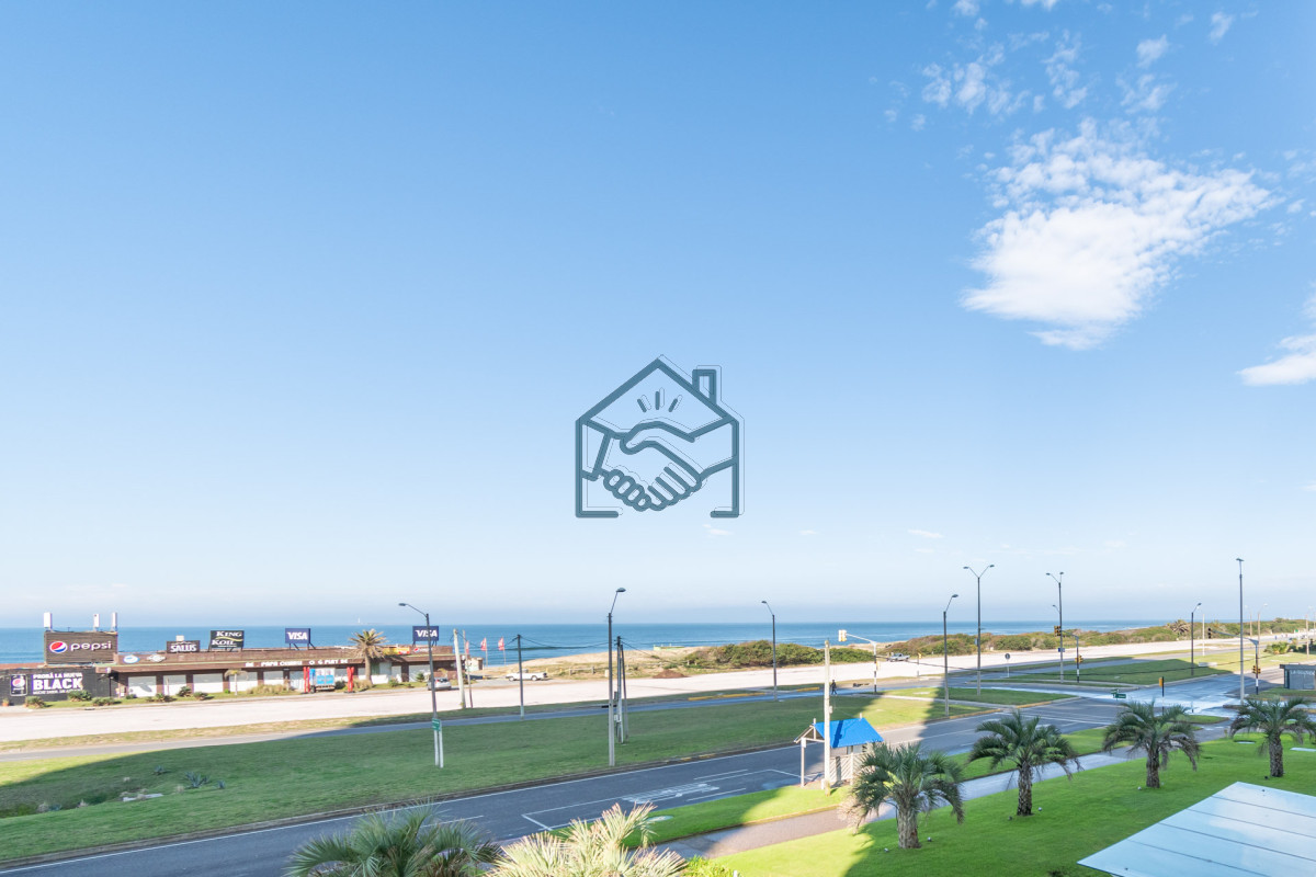 Apartamento ID.612/Venta-y-alquiler-de-departamento-con-tres-dormitorios-mas-dependencia-de-servicio-en-torre-Le-Parc-playa-Brava,-Punta-del-Este - Venta y alquiler de departamento con tres dormitorios mas dependencia de servicio en torre Le Parc playa Brava, Punta del Este