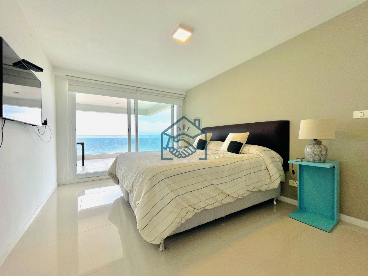 Apartamento ID.518/Apartamento-de-3-Dormitorios-y-Parrillero-Frente-al-Mar,-Playa-Mansa - Apartamento de 3 Dormitorios y Parrillero Frente al Mar, Playa Mansa