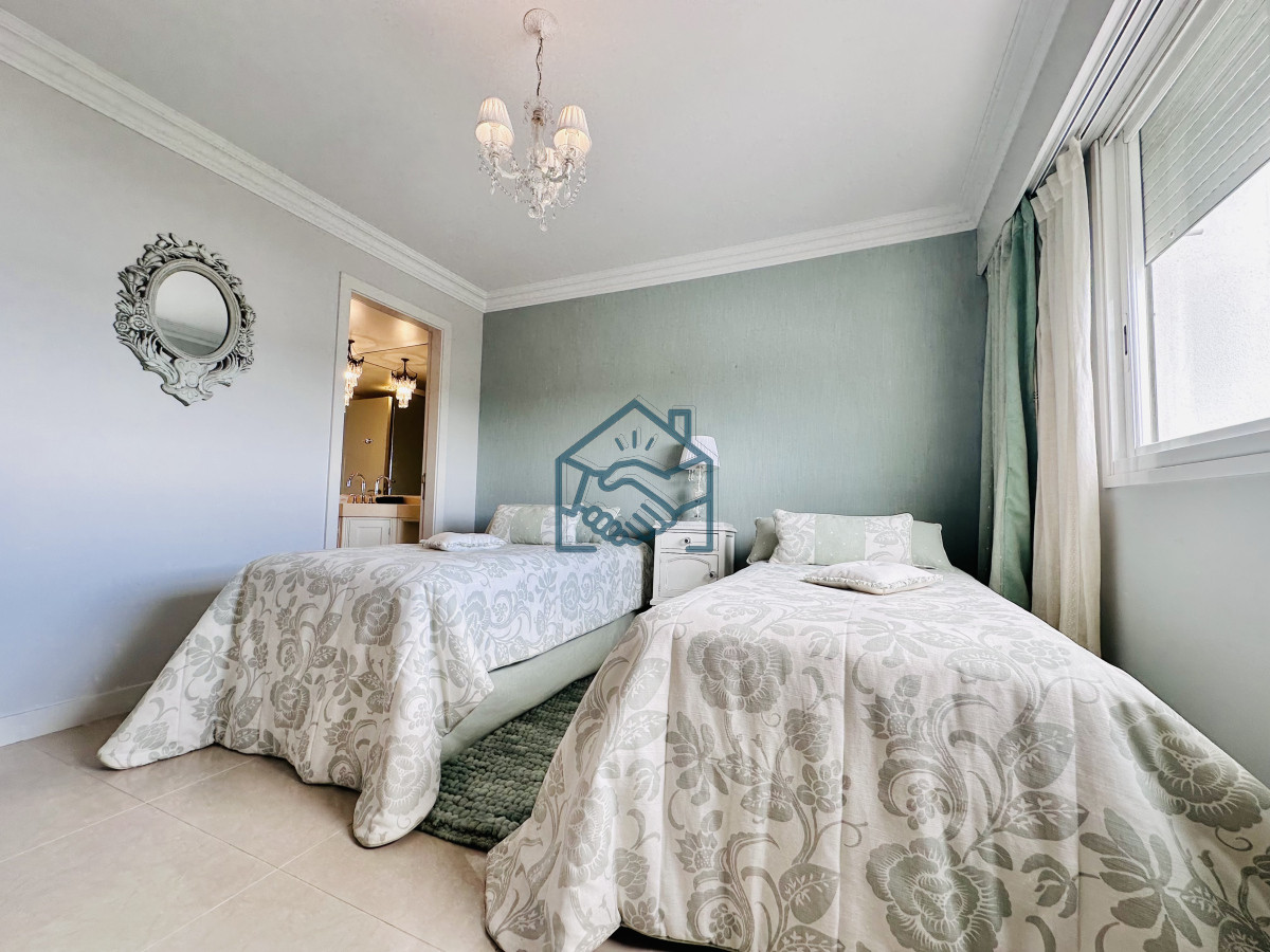 Apartamento ID.1121/Lujoso-Penthouse-de-4-Dormitorios-con-Vista-al-Mar-sobre-Playa-Mansa,-Punta-del-Este - Lujoso Penthouse de 4 Dormitorios con Vista al Mar sobre Playa Mansa, Punta del Este