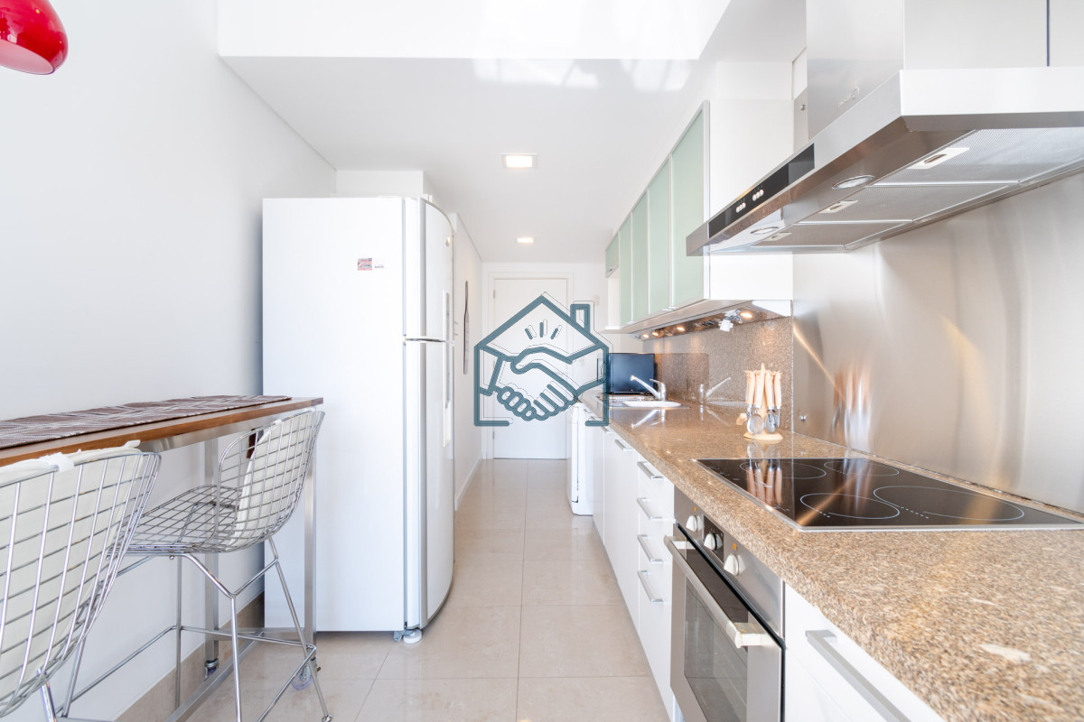 Apartamento ID.490/Moderno-Apartamento-sobre-playa-Brava-en-torre-Le-Parc,-cuenta-con-dos-dormitorios-más-dependencia-de-servicio.-Punta-del-Este - Moderno Apartamento sobre playa Brava en torre Le Parc, cuenta con dos dormitorios más dependencia de servicio. Punta del Este