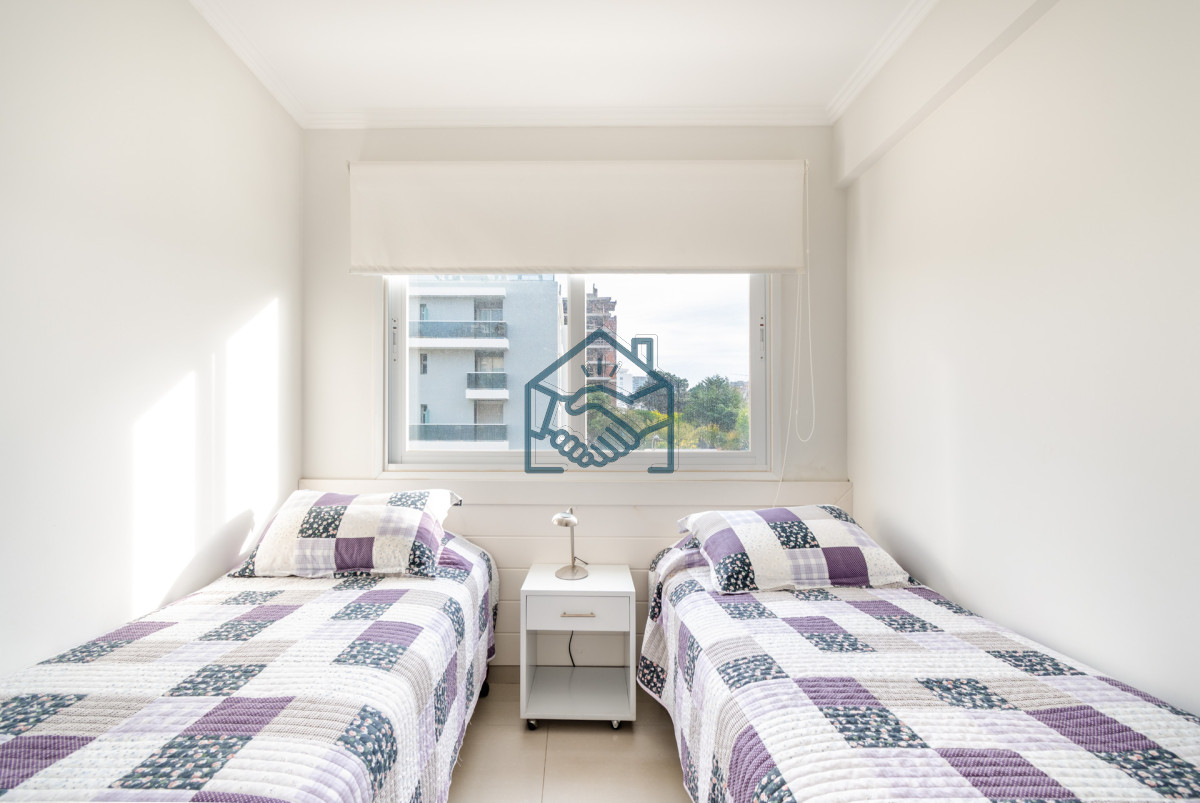 Apartamento ID.1343/Moderno-Apartamento-de-3-Dormitorios-a-Pocas-Cuadras-del-Mar-En-Venta,-Playa-Brava - Moderno Apartamento de 3 Dormitorios a Pocas Cuadras del Mar En Venta, Playa Brava