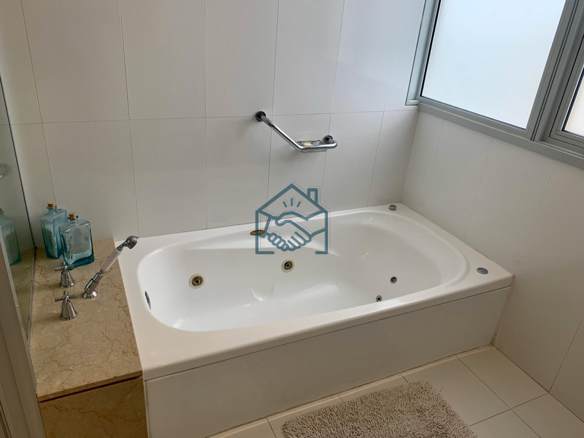 Apartamento ID.575/Venta-y-alquiler-de-departamento-esquinero-de-tres-dormitorios-mas-dependencia-de-servicio,-Torre-LE-PARC,-playa-Brava.-Punta-del-Este - Venta y alquiler de departamento esquinero de tres dormitorios mas dependencia de servicio, Torre LE PARC, playa Brava. Punta del Este