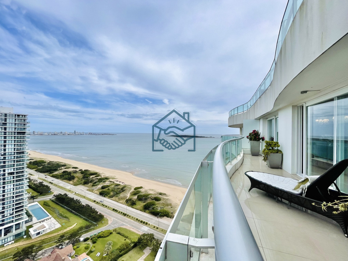 Apartamento ID.1121/Lujoso-Penthouse-de-4-Dormitorios-con-Vista-al-Mar-sobre-Playa-Mansa,-Punta-del-Este - Lujoso Penthouse de 4 Dormitorios con Vista al Mar sobre Playa Mansa, Punta del Este