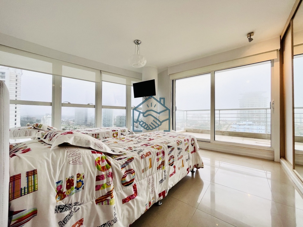 Apartamento ID.619/Moderno-Apartamento-de-3-Suites-en-Playa-Mansa-con-Vista-al-Mar - Moderno Apartamento de 3 Suites en Playa Mansa con Vista al Mar