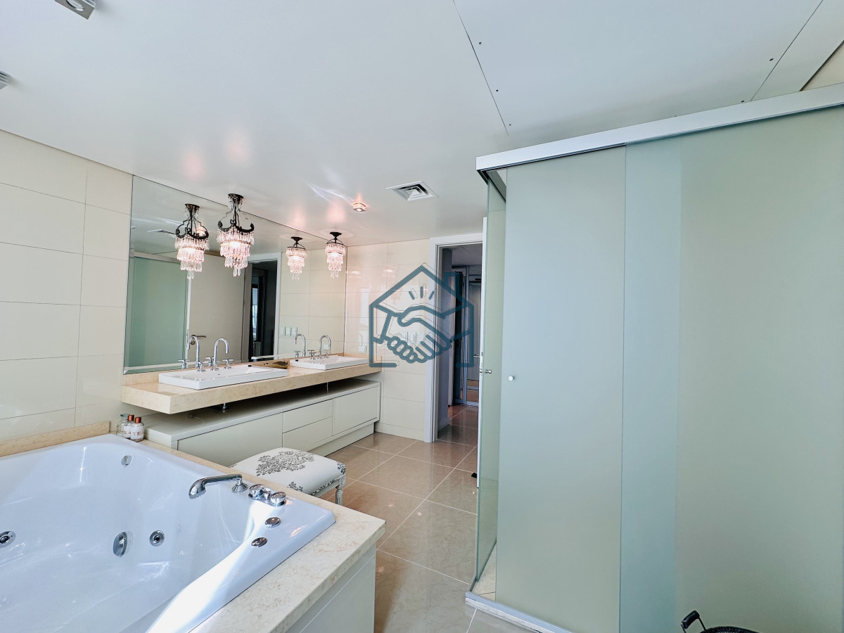 Apartamento ID.1121/Lujoso-Penthouse-de-4-Dormitorios-con-Vista-al-Mar-sobre-Playa-Mansa,-Punta-del-Este - Lujoso Penthouse de 4 Dormitorios con Vista al Mar sobre Playa Mansa, Punta del Este