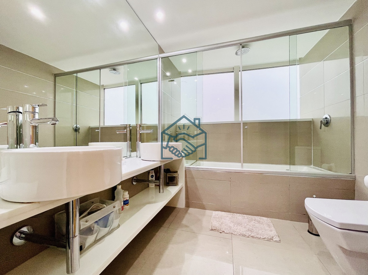 Apartamento ID.619/Moderno-Apartamento-de-3-Suites-en-Playa-Mansa-con-Vista-al-Mar - Moderno Apartamento de 3 Suites en Playa Mansa con Vista al Mar