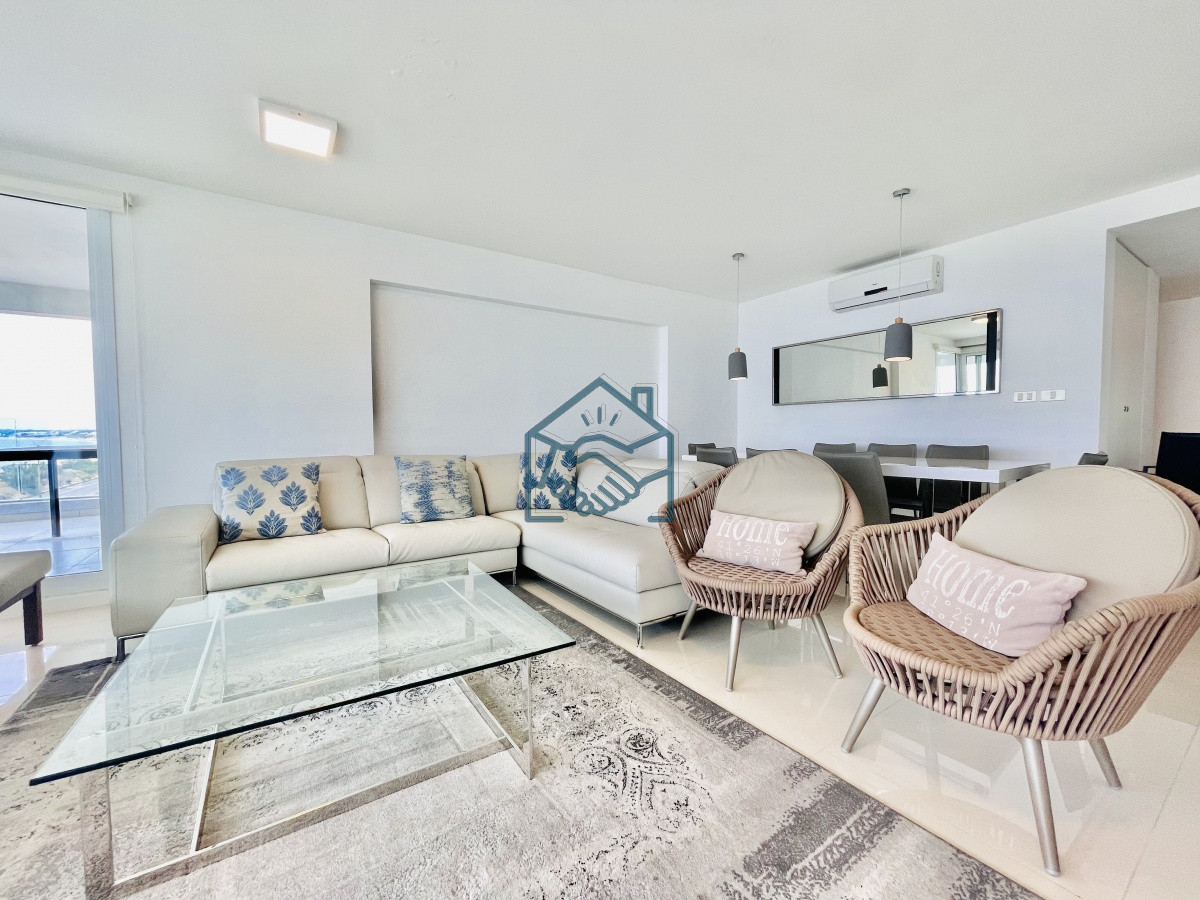 Apartamento ID.518/Apartamento-de-3-Dormitorios-y-Parrillero-Frente-al-Mar,-Playa-Mansa - Apartamento de 3 Dormitorios y Parrillero Frente al Mar, Playa Mansa