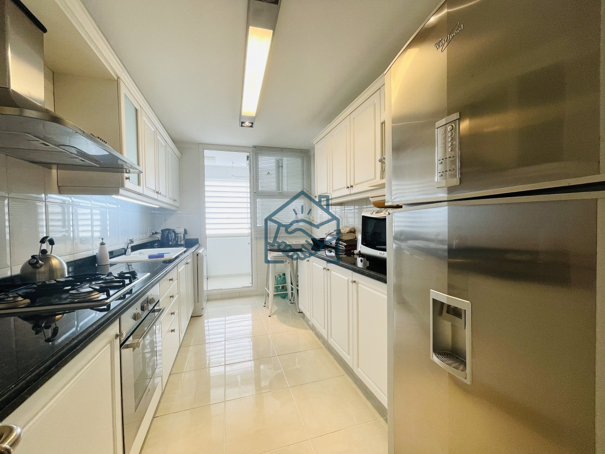 Apartamento ID.1403/Venta-de-Excelente-apartamento-en-alquiler-temporario-de-tres-dormitorios-más-dependencia-de-servicio,-Playa-Mansa,-Punta-del-Este - Venta de Excelente apartamento en alquiler temporario de tres dormitorios más dependencia de servicio, Playa Mansa, Punta del Este