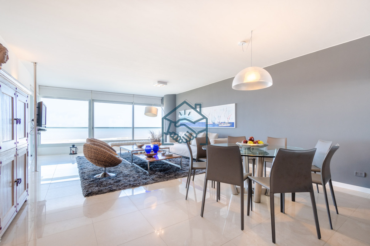 Apartamento ID.490/Moderno-Apartamento-sobre-playa-Brava-en-torre-Le-Parc,-cuenta-con-dos-dormitorios-más-dependencia-de-servicio.-Punta-del-Este - Moderno Apartamento sobre playa Brava en torre Le Parc, cuenta con dos dormitorios más dependencia de servicio. Punta del Este