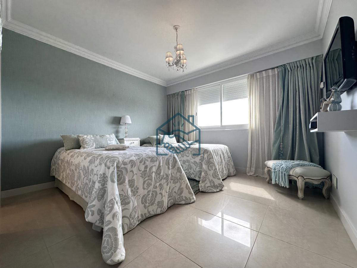 Apartamento ID.1121/Lujoso-Penthouse-de-4-Dormitorios-con-Vista-al-Mar-sobre-Playa-Mansa,-Punta-del-Este - Lujoso Penthouse de 4 Dormitorios con Vista al Mar sobre Playa Mansa, Punta del Este
