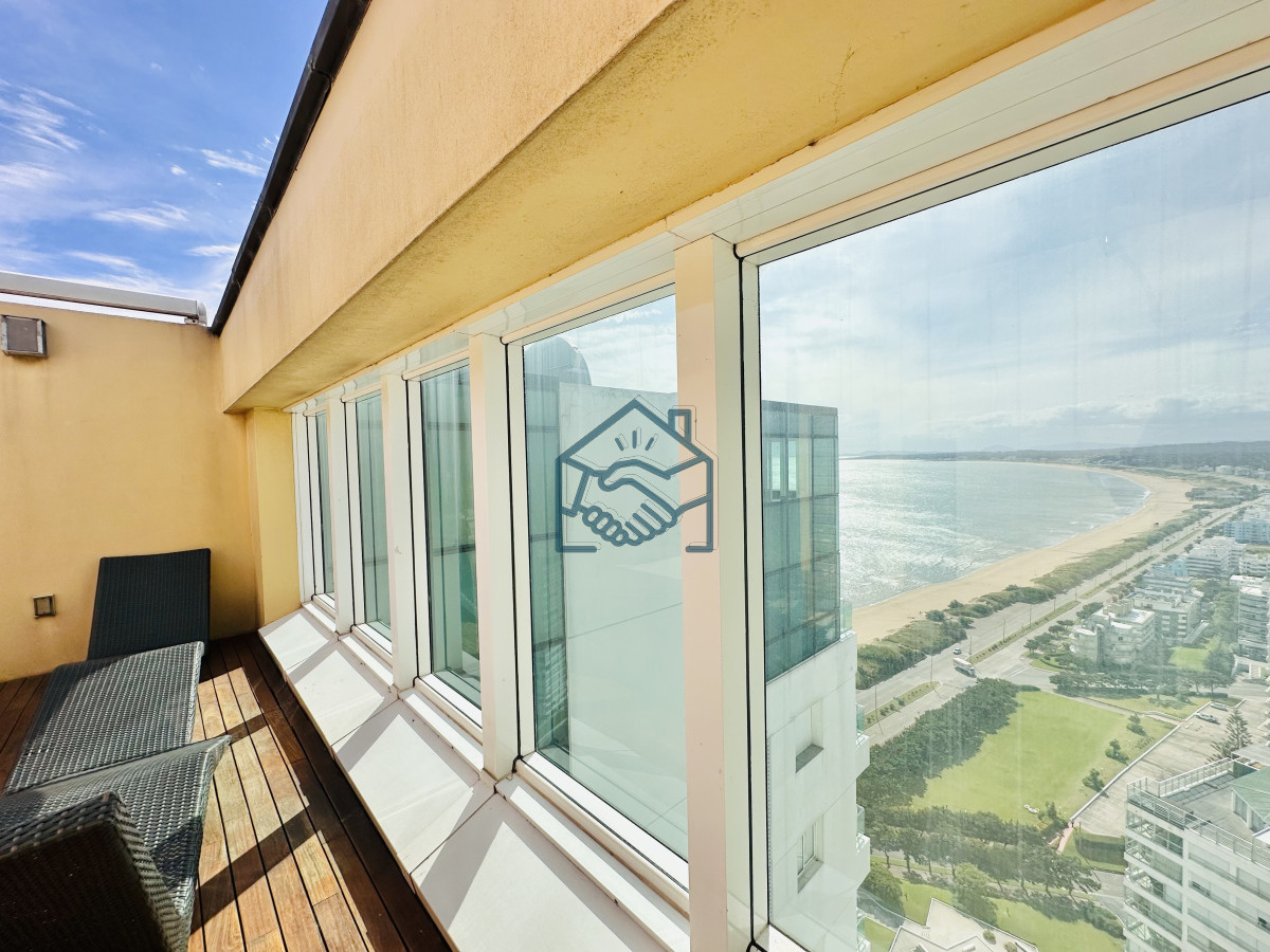 Apartamento ID.1121/Lujoso-Penthouse-de-4-Dormitorios-con-Vista-al-Mar-sobre-Playa-Mansa,-Punta-del-Este - Lujoso Penthouse de 4 Dormitorios con Vista al Mar sobre Playa Mansa, Punta del Este