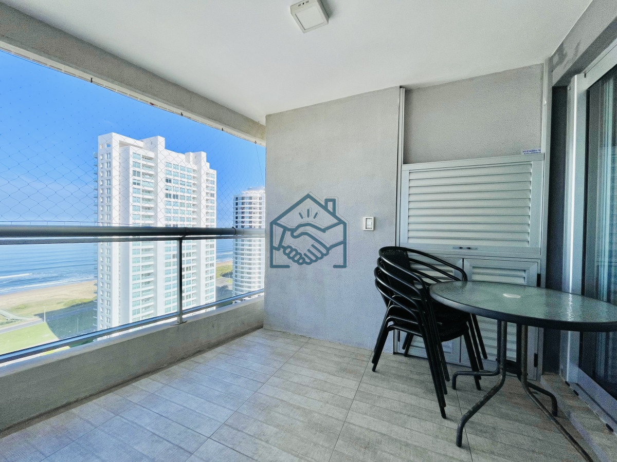 Apartamento ID.1145/Apartamento-con-Vista-al-Mar-de-3-Dormitorios-y-Dependencia- -Parrillero-en-Playa-Brava,-Punta-del-Este- - Apartamento con Vista al Mar de 3 Dormitorios y Dependencia + Parrillero en Playa Brava, Punta del Este 