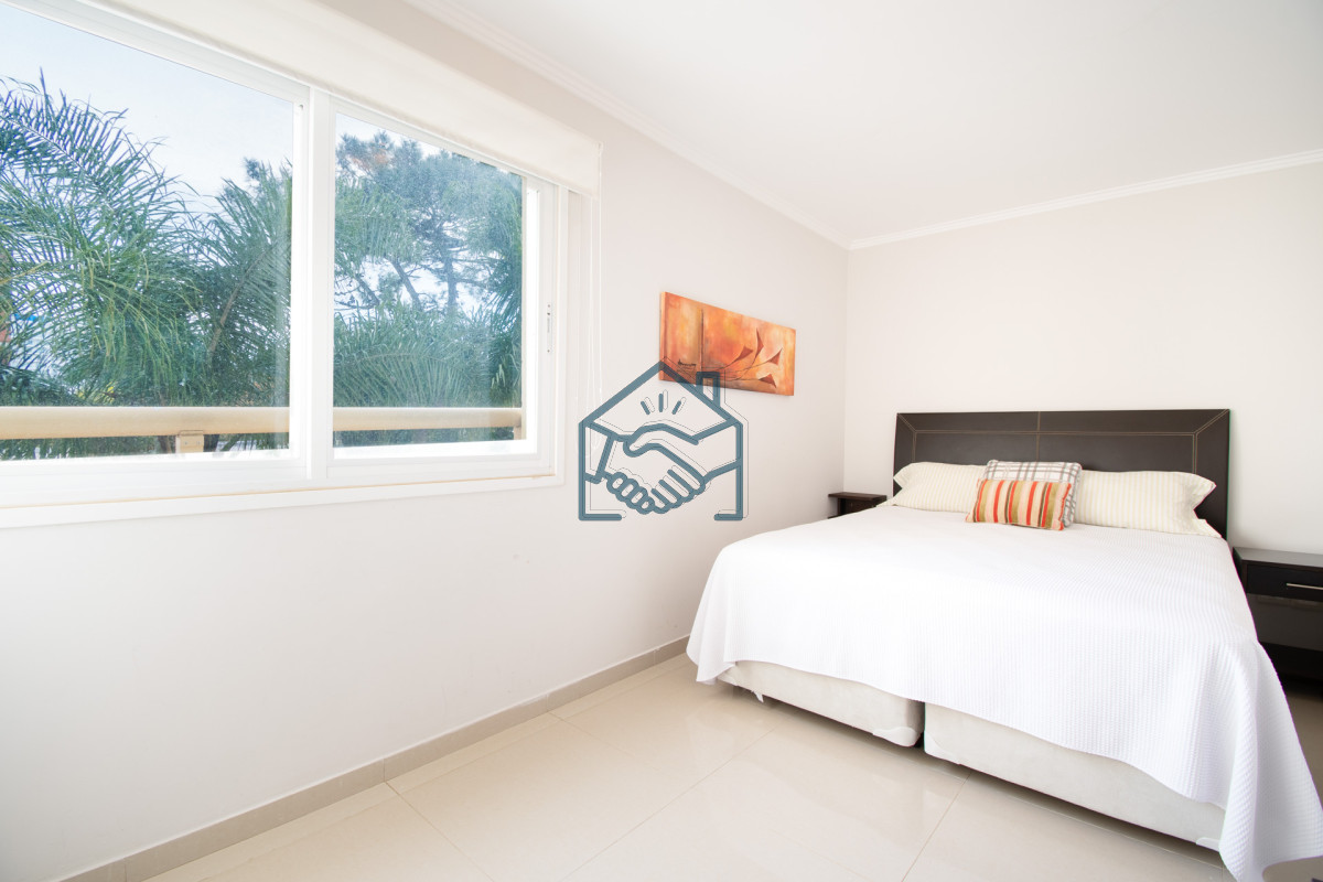 Apartamento ID.1343/Moderno-Apartamento-de-3-Dormitorios-a-Pocas-Cuadras-del-Mar-En-Venta,-Playa-Brava - Moderno Apartamento de 3 Dormitorios a Pocas Cuadras del Mar En Venta, Playa Brava