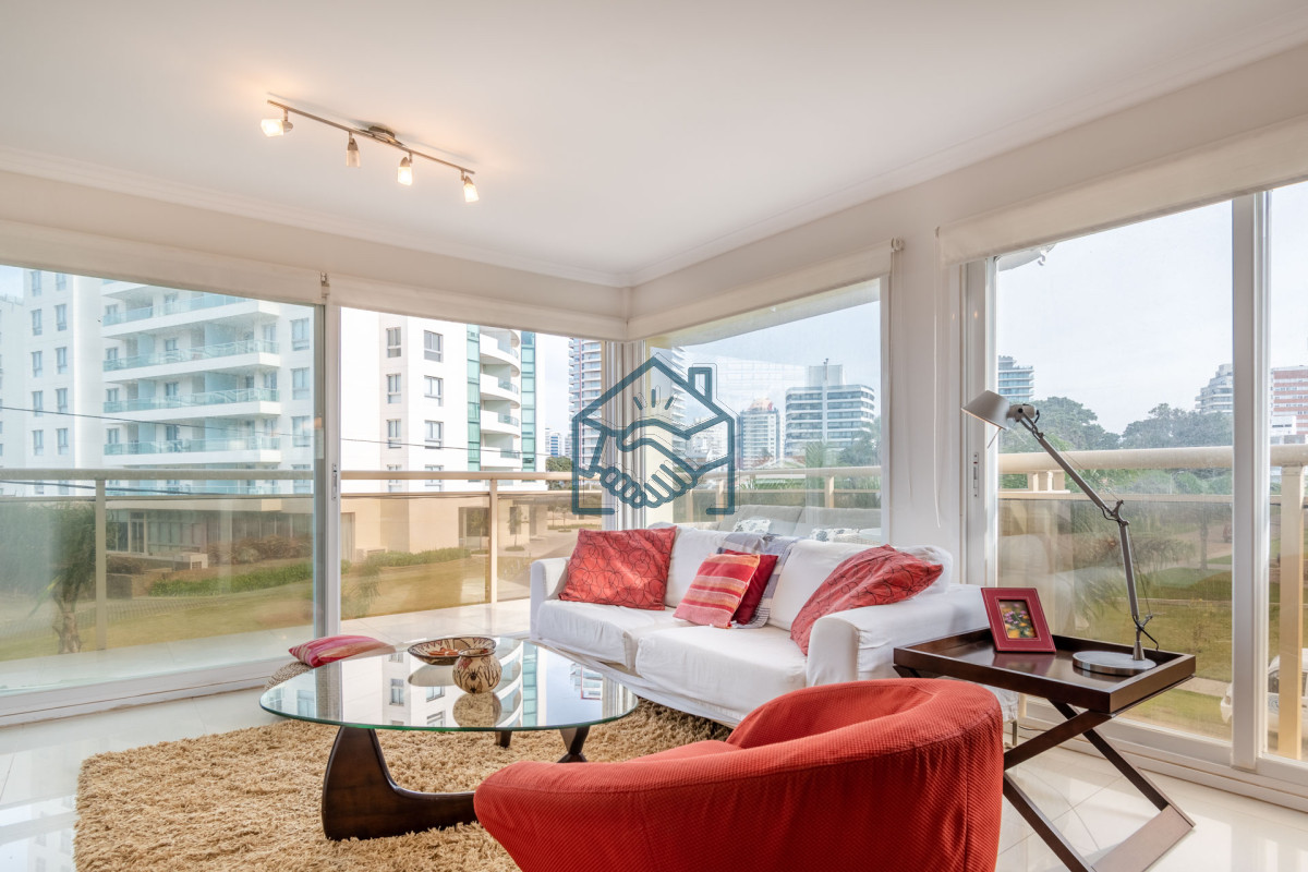 Apartamento ID.1343/Moderno-Apartamento-de-3-Dormitorios-a-Pocas-Cuadras-del-Mar-En-Venta,-Playa-Brava - Moderno Apartamento de 3 Dormitorios a Pocas Cuadras del Mar En Venta, Playa Brava