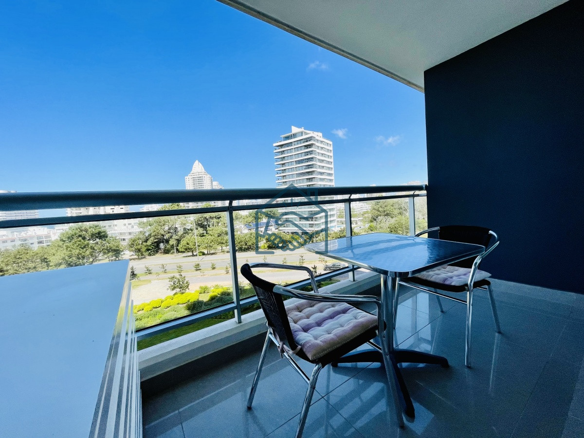 Apartamento ID.1304/Venta-y-alquiler-temporario-de-apartamento-de-un-dormitorio-en-torre-de-categoría-a-pasos-de-Playa-Brava - Venta y alquiler temporario de apartamento de un dormitorio en torre de categoría a pasos de Playa Brava