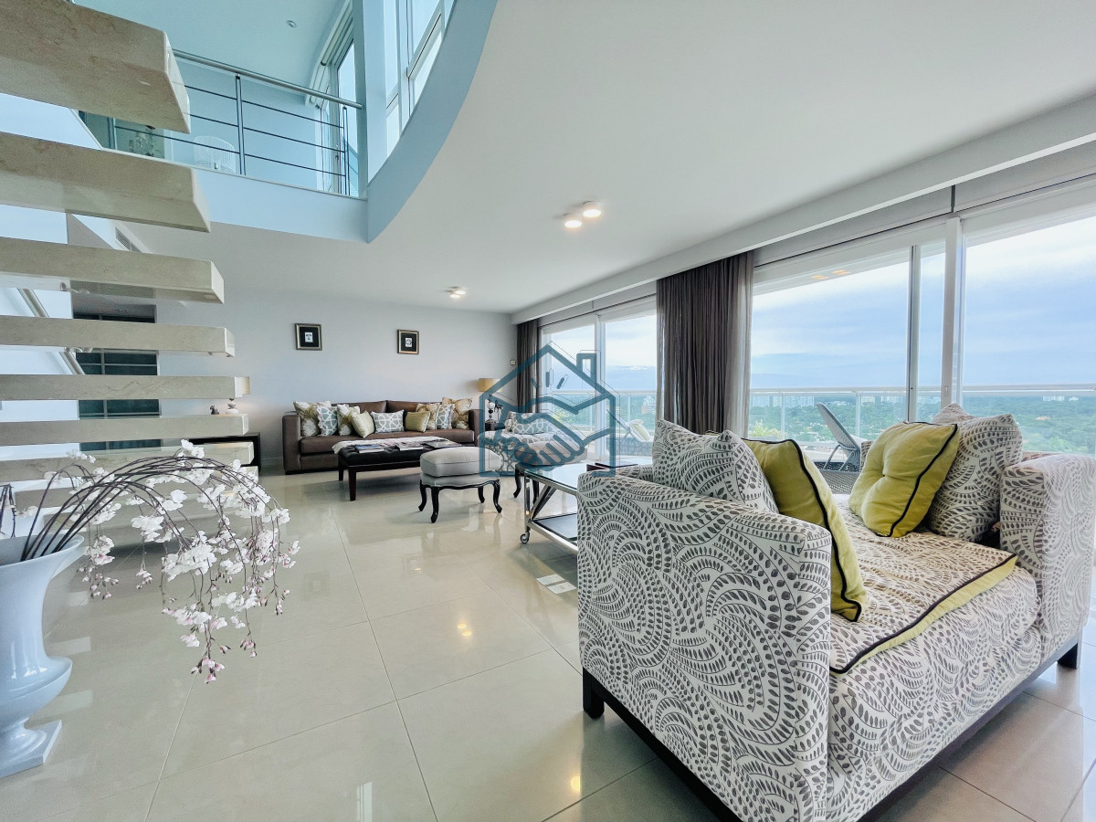 Apartamento ID.1121/Lujoso-Penthouse-de-4-Dormitorios-con-Vista-al-Mar-sobre-Playa-Mansa,-Punta-del-Este - Lujoso Penthouse de 4 Dormitorios con Vista al Mar sobre Playa Mansa, Punta del Este