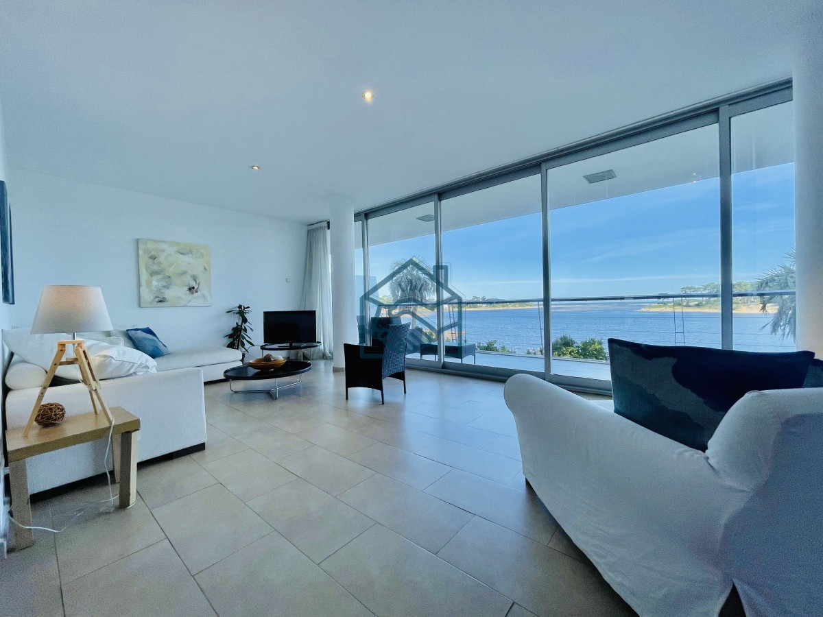 Apartamento ID.685/Venta-de-Moderno-Apartamento-de-3-Dormitorios-Frente-al-Mar-en-La-Barra - Venta de Moderno Apartamento de 3 Dormitorios Frente al Mar en La Barra