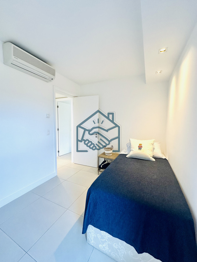 Apartamento ID.1433/Venta-OPORTUNIDAD-de-exclusivo-departamento-de-tres-dormitorios-y-Parrillero-en-Punta-Ballena - Venta OPORTUNIDAD de exclusivo departamento de tres dormitorios y Parrillero en Punta Ballena