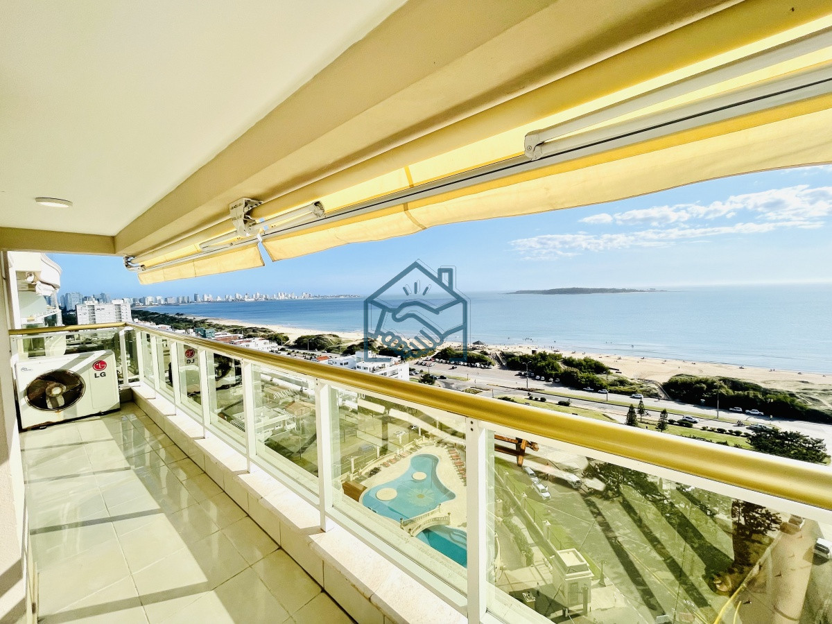 Apartamento ID.1403/Venta-de-Excelente-apartamento-en-alquiler-temporario-de-tres-dormitorios-más-dependencia-de-servicio,-Playa-Mansa,-Punta-del-Este - Venta de Excelente apartamento en alquiler temporario de tres dormitorios más dependencia de servicio, Playa Mansa, Punta del Este