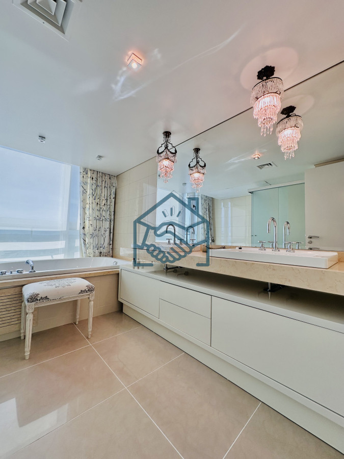 Apartamento ID.1121/Lujoso-Penthouse-de-4-Dormitorios-con-Vista-al-Mar-sobre-Playa-Mansa,-Punta-del-Este - Lujoso Penthouse de 4 Dormitorios con Vista al Mar sobre Playa Mansa, Punta del Este