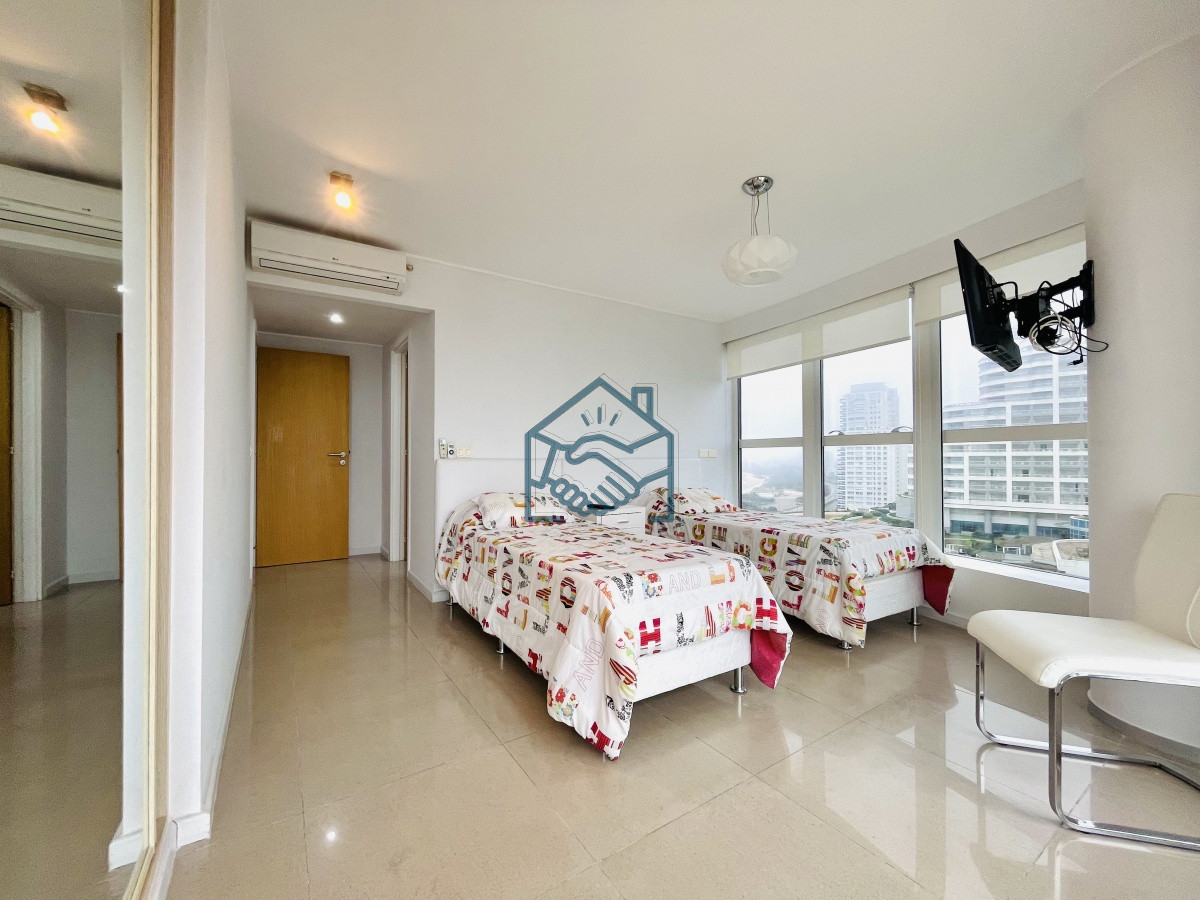 Apartamento ID.619/Moderno-Apartamento-de-3-Suites-en-Playa-Mansa-con-Vista-al-Mar - Moderno Apartamento de 3 Suites en Playa Mansa con Vista al Mar