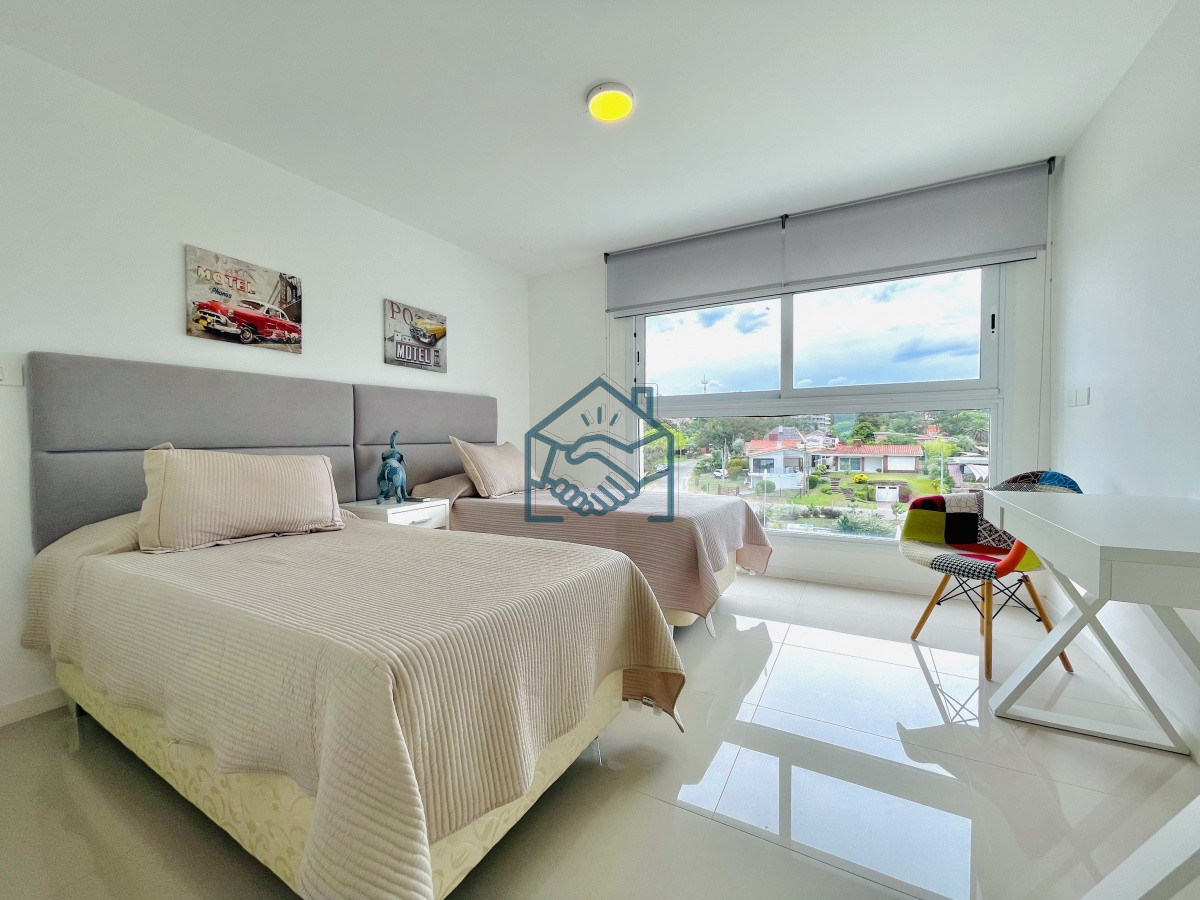 Apartamento ID.518/Apartamento-de-3-Dormitorios-y-Parrillero-Frente-al-Mar,-Playa-Mansa - Apartamento de 3 Dormitorios y Parrillero Frente al Mar, Playa Mansa