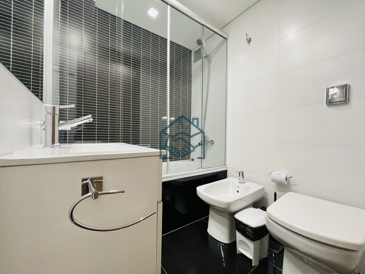 Apartamento ID.1145/Apartamento-con-Vista-al-Mar-de-3-Dormitorios-y-Dependencia- -Parrillero-en-Playa-Brava,-Punta-del-Este- - Apartamento con Vista al Mar de 3 Dormitorios y Dependencia + Parrillero en Playa Brava, Punta del Este 