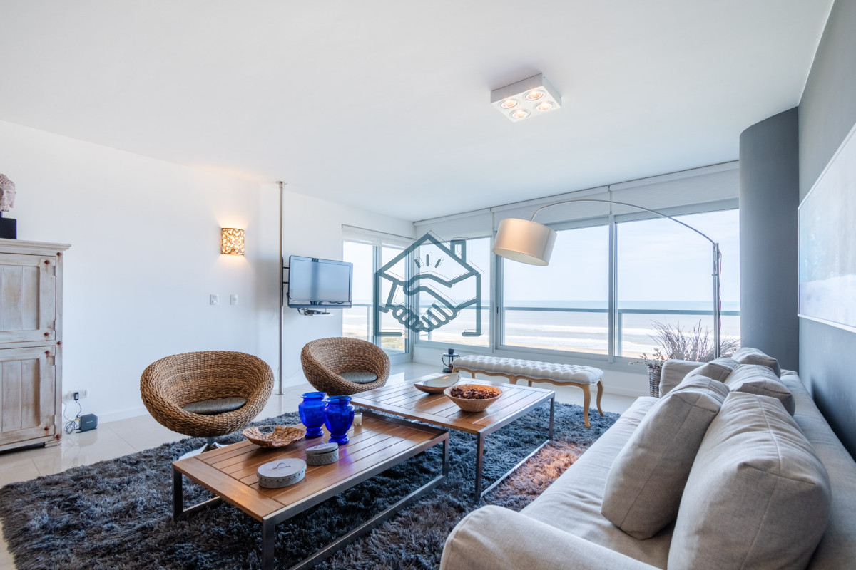 Apartamento ID.490/Moderno-Apartamento-sobre-playa-Brava-en-torre-Le-Parc,-cuenta-con-dos-dormitorios-más-dependencia-de-servicio.-Punta-del-Este - Moderno Apartamento sobre playa Brava en torre Le Parc, cuenta con dos dormitorios más dependencia de servicio. Punta del Este