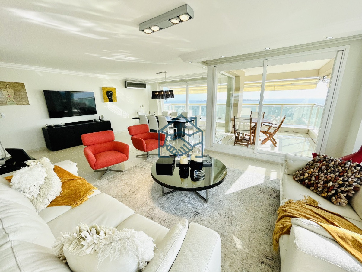 Apartamento ID.1403/Venta-de-Excelente-apartamento-en-alquiler-temporario-de-tres-dormitorios-más-dependencia-de-servicio,-Playa-Mansa,-Punta-del-Este - Venta de Excelente apartamento en alquiler temporario de tres dormitorios más dependencia de servicio, Playa Mansa, Punta del Este