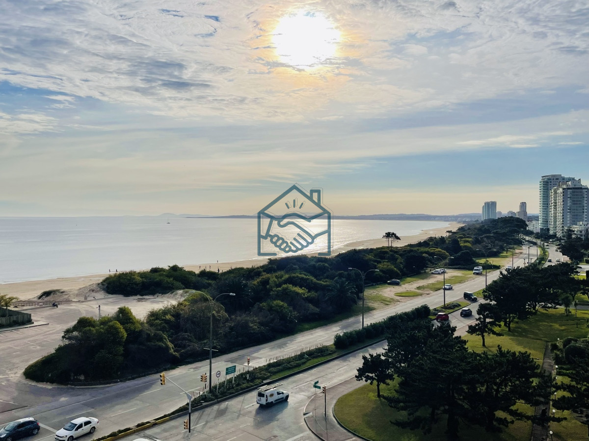 Apartamento ID.644/Apartamento-de-3-Dormitorios-sobre-Playa-Mansa,-en-Venta-y-Alquiler - Apartamento de 3 Dormitorios sobre Playa Mansa, en Venta y Alquiler