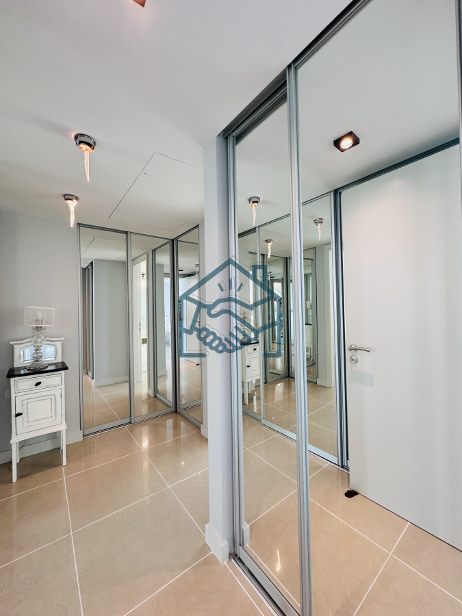 Apartamento ID.1121/Lujoso-Penthouse-de-4-Dormitorios-con-Vista-al-Mar-sobre-Playa-Mansa,-Punta-del-Este - Lujoso Penthouse de 4 Dormitorios con Vista al Mar sobre Playa Mansa, Punta del Este