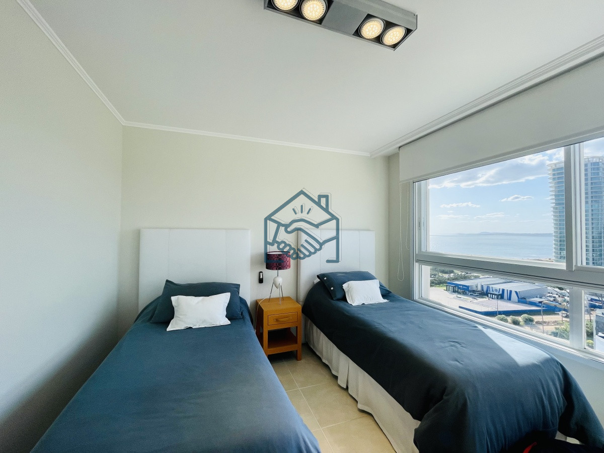 Apartamento ID.1403/Venta-de-Excelente-apartamento-en-alquiler-temporario-de-tres-dormitorios-más-dependencia-de-servicio,-Playa-Mansa,-Punta-del-Este - Venta de Excelente apartamento en alquiler temporario de tres dormitorios más dependencia de servicio, Playa Mansa, Punta del Este
