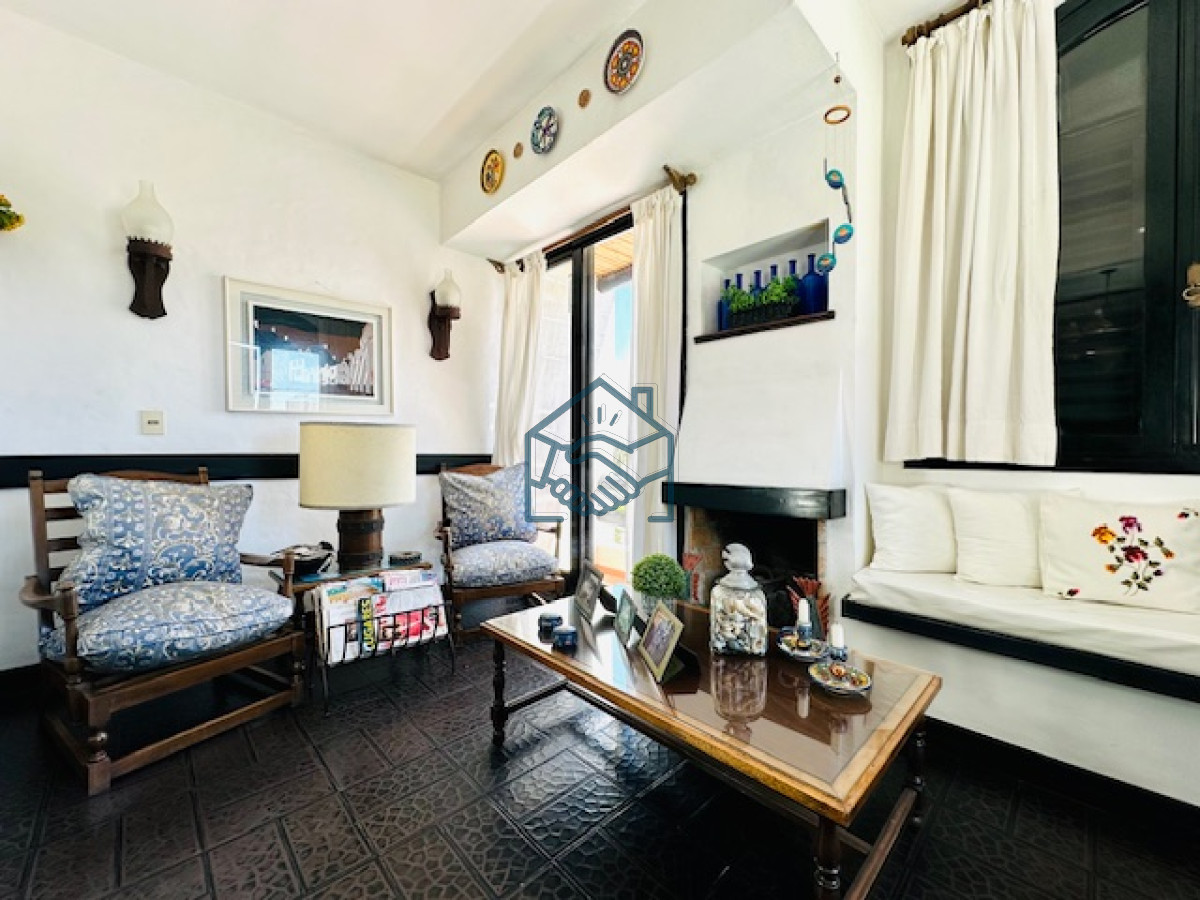 Apartamento ID.1246/Venta-de-apartamento-de-3-dormitorios-y-2-baños-a-metros-del-Mar-en-Playa-Mansa - Venta de apartamento de 3 dormitorios y 2 baños a metros del Mar en Playa Mansa