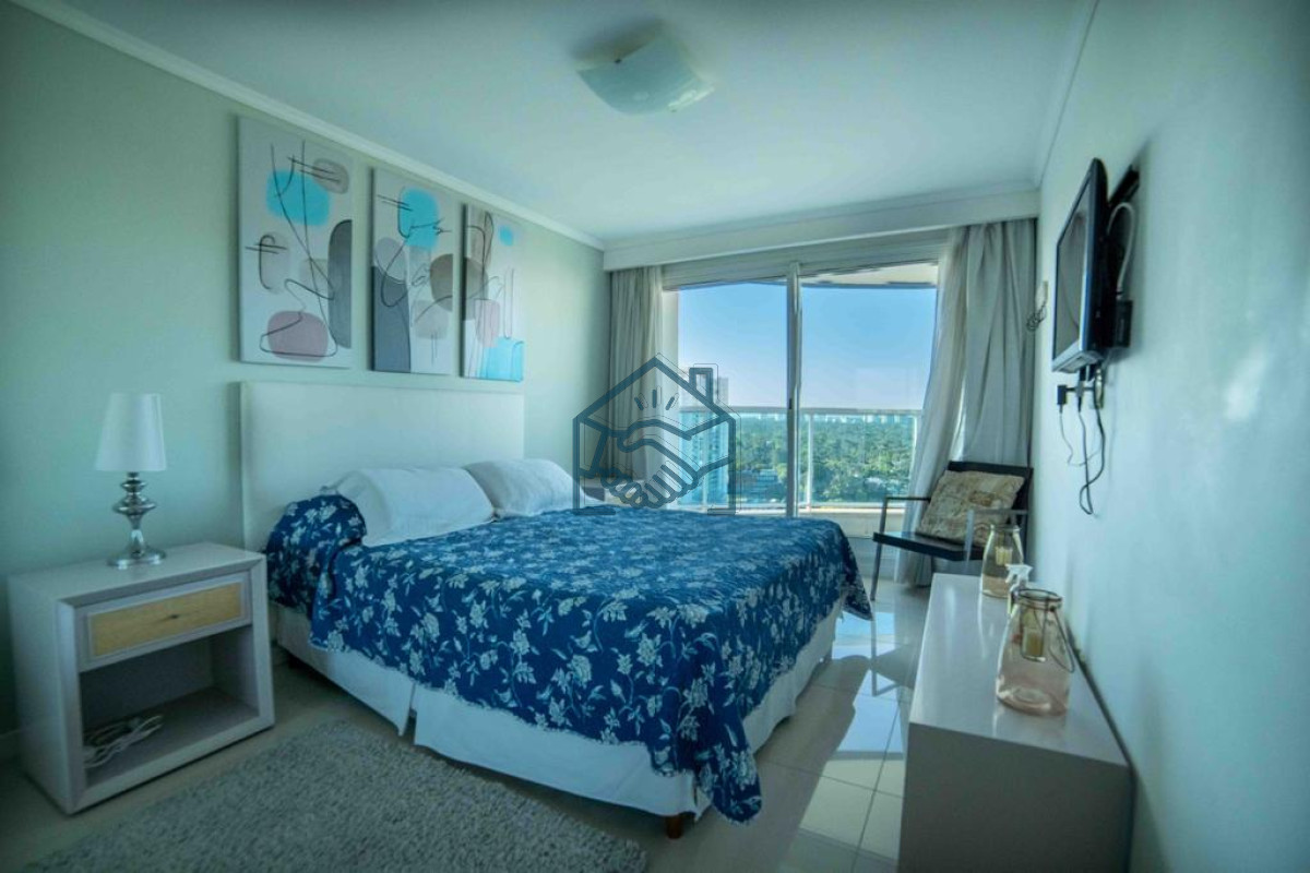 Apartamento ID.828/Moderno-Apartamento-de-2-Dormitorios-en-Venta,-Playa-Mansa- - Moderno Apartamento de 2 Dormitorios en Venta, Playa Mansa 