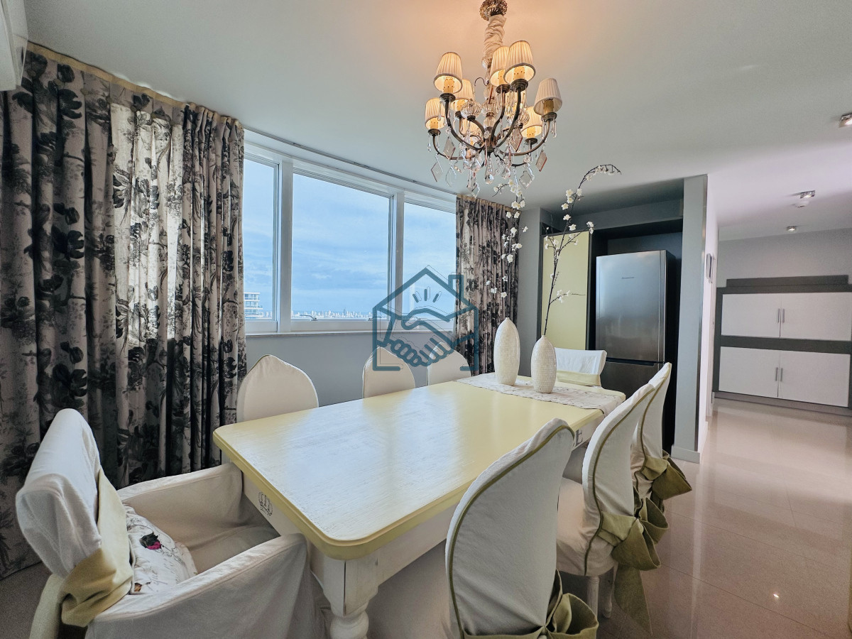 Apartamento ID.1121/Lujoso-Penthouse-de-4-Dormitorios-con-Vista-al-Mar-sobre-Playa-Mansa,-Punta-del-Este - Lujoso Penthouse de 4 Dormitorios con Vista al Mar sobre Playa Mansa, Punta del Este