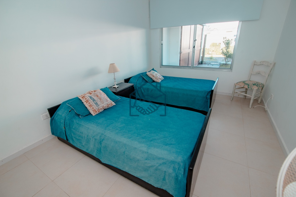 Apartamento ID.862/Oportunidad-en-Venta-de-Apartamento-de-planta-baja-con-salida-al-jardín-de-tres-dormitorios-en-Playa-Montoya - Oportunidad en Venta de Apartamento de planta baja con salida al jardín de tres dormitorios en Playa Montoya