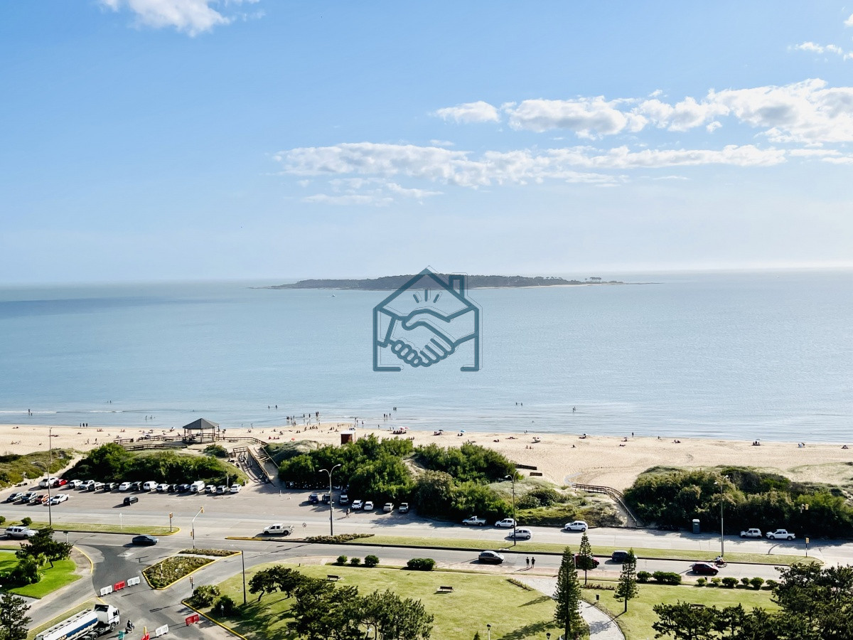 Apartamento ID.1403/Venta-de-Excelente-apartamento-en-alquiler-temporario-de-tres-dormitorios-más-dependencia-de-servicio,-Playa-Mansa,-Punta-del-Este - Venta de Excelente apartamento en alquiler temporario de tres dormitorios más dependencia de servicio, Playa Mansa, Punta del Este