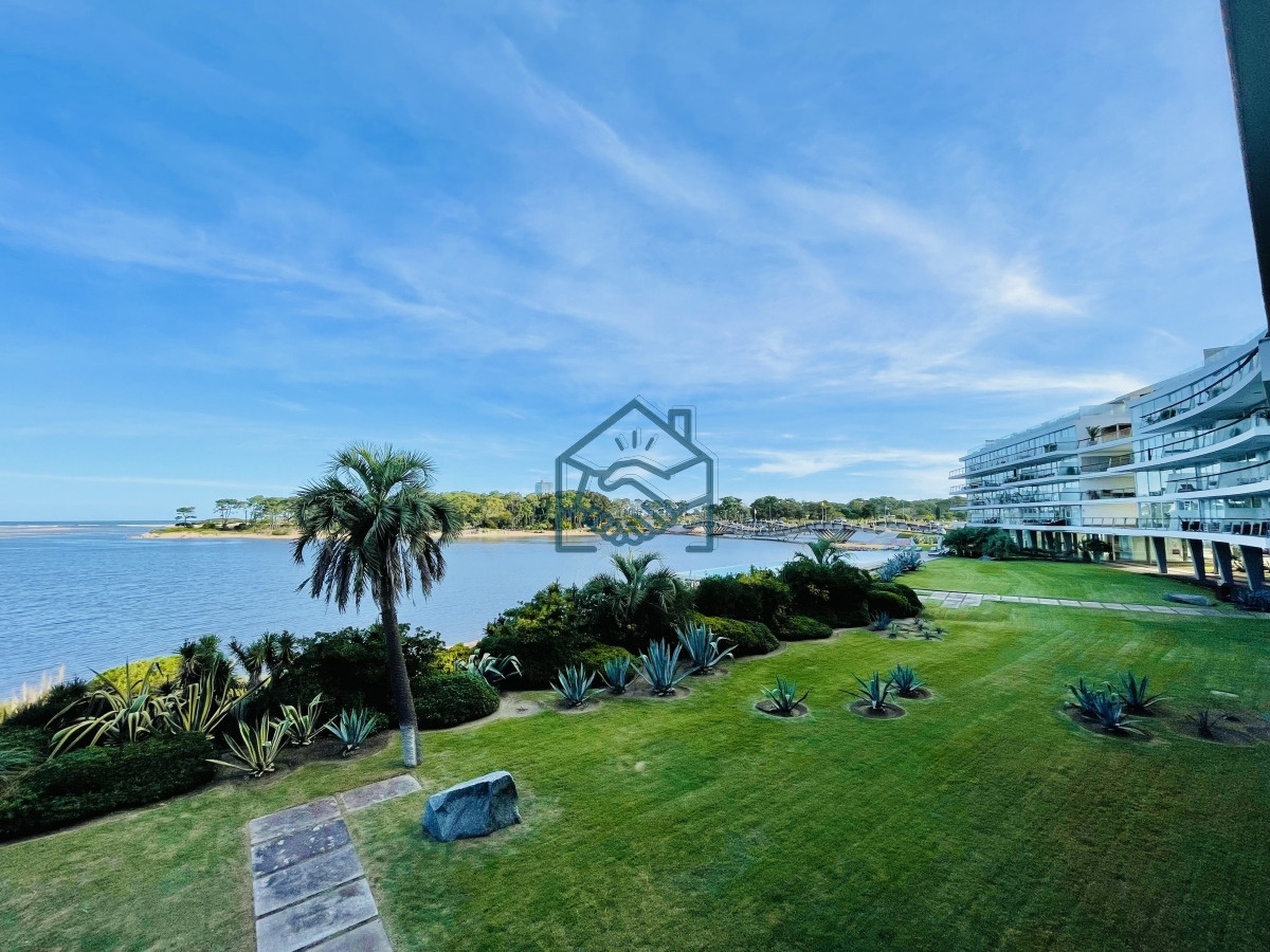 Apartamento ID.685/Venta-de-Moderno-Apartamento-de-3-Dormitorios-Frente-al-Mar-en-La-Barra - Venta de Moderno Apartamento de 3 Dormitorios Frente al Mar en La Barra