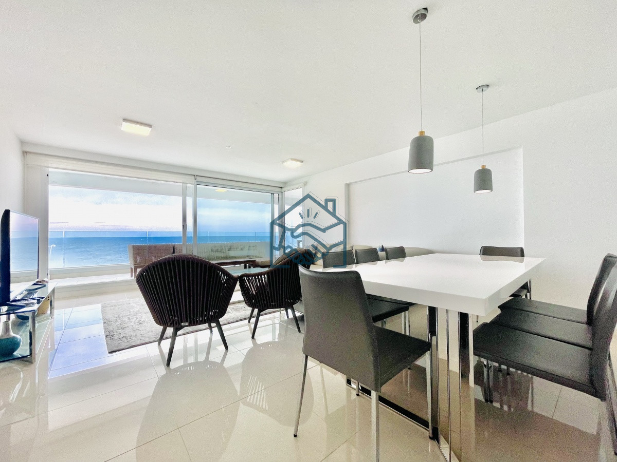 Apartamento ID.518/Apartamento-de-3-Dormitorios-y-Parrillero-Frente-al-Mar,-Playa-Mansa - Apartamento de 3 Dormitorios y Parrillero Frente al Mar, Playa Mansa