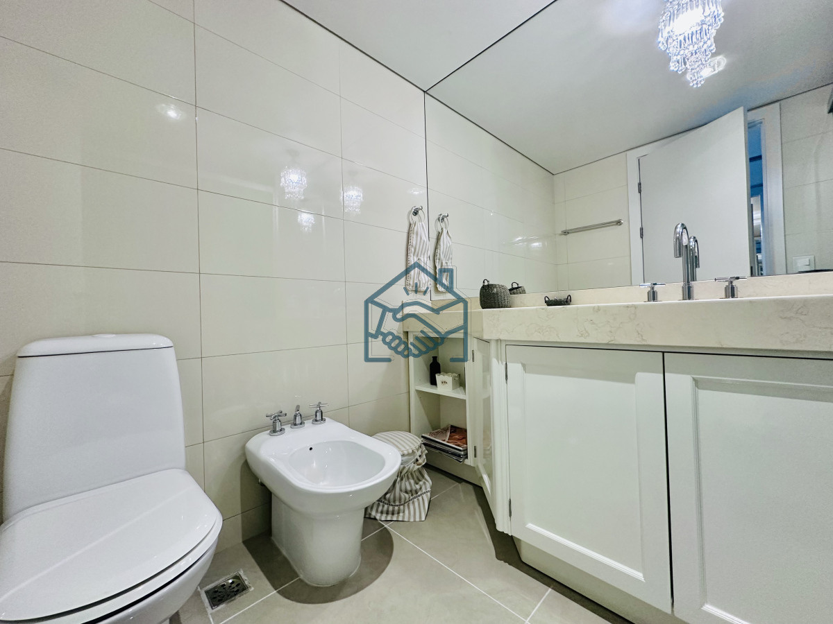 Apartamento ID.1121/Lujoso-Penthouse-de-4-Dormitorios-con-Vista-al-Mar-sobre-Playa-Mansa,-Punta-del-Este - Lujoso Penthouse de 4 Dormitorios con Vista al Mar sobre Playa Mansa, Punta del Este