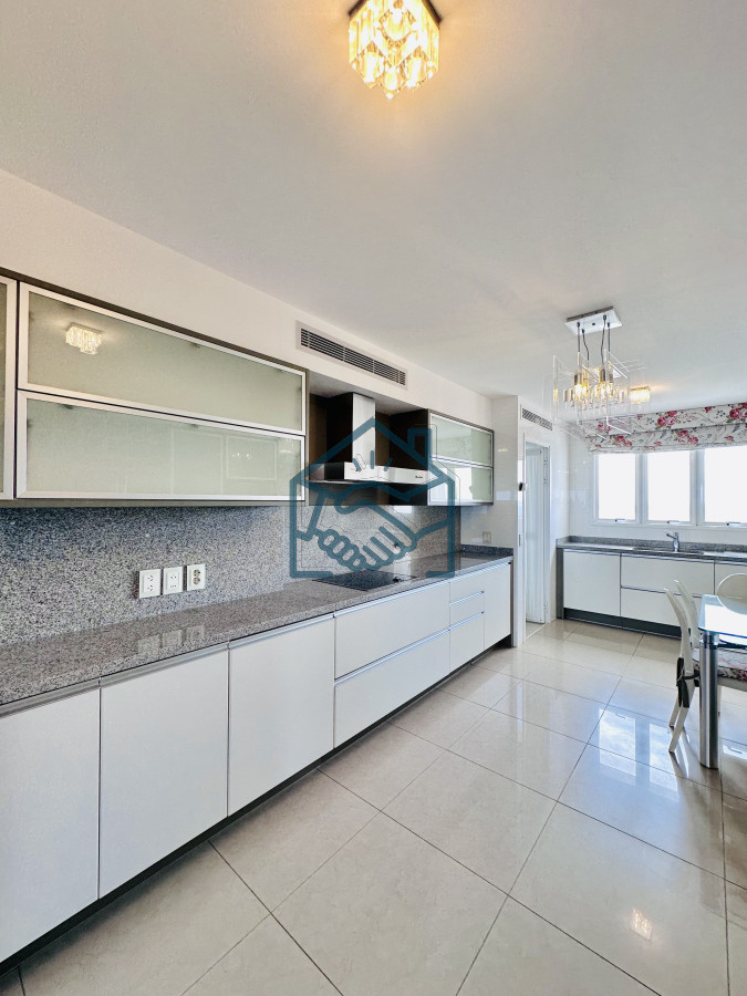 Apartamento ID.1121/Lujoso-Penthouse-de-4-Dormitorios-con-Vista-al-Mar-sobre-Playa-Mansa,-Punta-del-Este - Lujoso Penthouse de 4 Dormitorios con Vista al Mar sobre Playa Mansa, Punta del Este