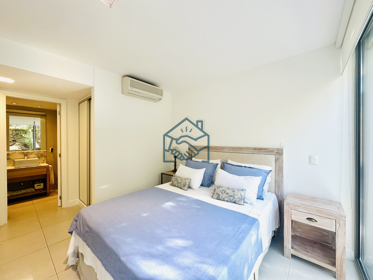 Apartamento ID.1433/Venta-OPORTUNIDAD-de-exclusivo-departamento-de-tres-dormitorios-y-Parrillero-en-Punta-Ballena - Venta OPORTUNIDAD de exclusivo departamento de tres dormitorios y Parrillero en Punta Ballena