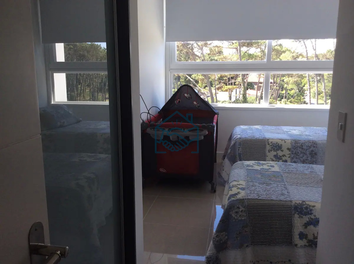 Apartamento ID.489/Venta-y-alquiler-de-moderno-departamento-de-tres-dormitorios-más-dependencia-a-pasos-de-Playa-Brava - Venta y alquiler de moderno departamento de tres dormitorios más dependencia a pasos de Playa Brava