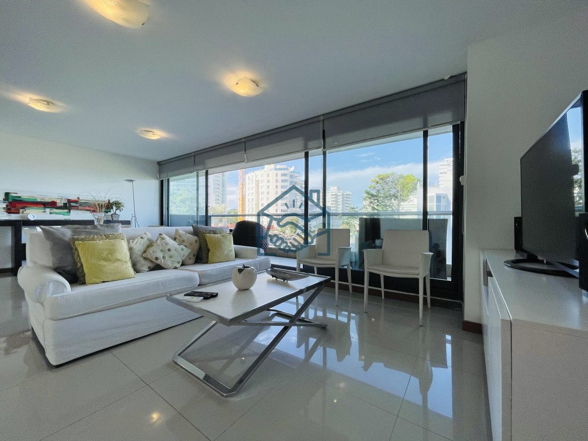 Apartamento ID.830/Apartamento-de-2-Dormitorios-y-Parrillero-Frente-a-Playa-Brava,-Punta-del-Este - Apartamento de 2 Dormitorios y Parrillero Frente a Playa Brava, Punta del Este