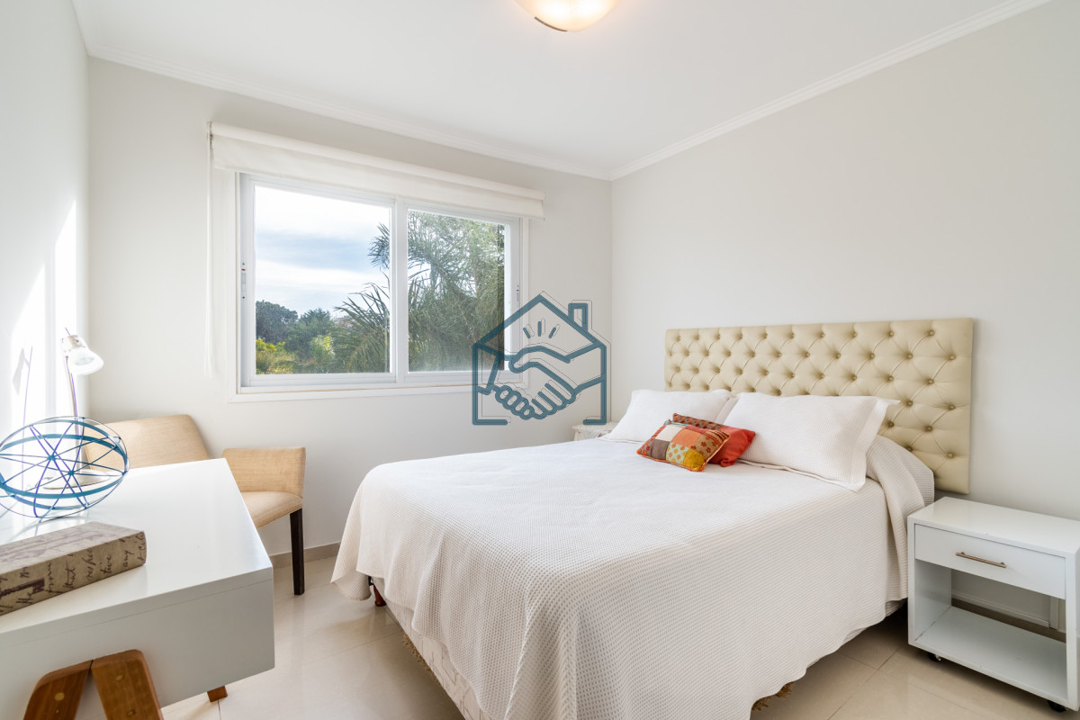 Apartamento ID.1343/Moderno-Apartamento-de-3-Dormitorios-a-Pocas-Cuadras-del-Mar-En-Venta,-Playa-Brava - Moderno Apartamento de 3 Dormitorios a Pocas Cuadras del Mar En Venta, Playa Brava