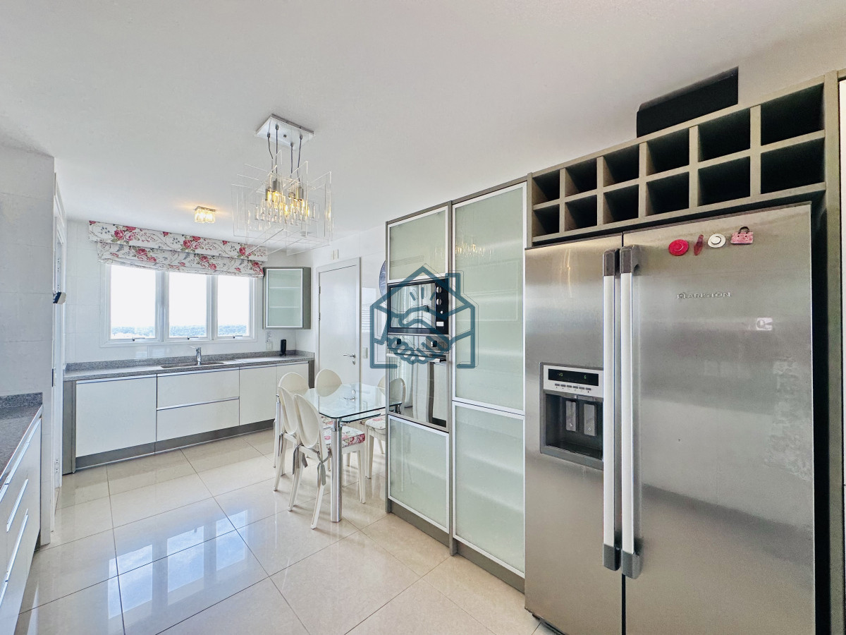 Apartamento ID.1121/Lujoso-Penthouse-de-4-Dormitorios-con-Vista-al-Mar-sobre-Playa-Mansa,-Punta-del-Este - Lujoso Penthouse de 4 Dormitorios con Vista al Mar sobre Playa Mansa, Punta del Este