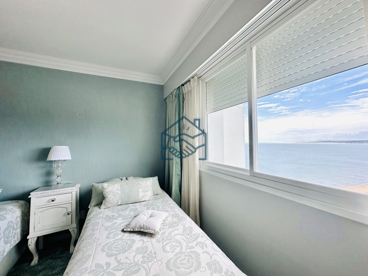 Apartamento ID.1121/Lujoso-Penthouse-de-4-Dormitorios-con-Vista-al-Mar-sobre-Playa-Mansa,-Punta-del-Este - Lujoso Penthouse de 4 Dormitorios con Vista al Mar sobre Playa Mansa, Punta del Este